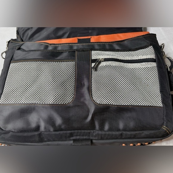 Targus Urban Messenger Bag Case Designed Up To 15.4” Laptops With Orange Accents - Picture 11 of 13